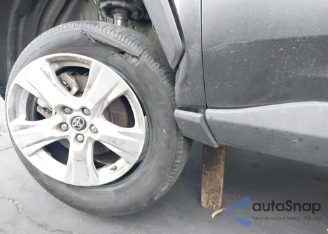 2021 Toyota Rav4 Xle z USA, uszkodzony, nr VIN 2T3W1RFVXMC136069